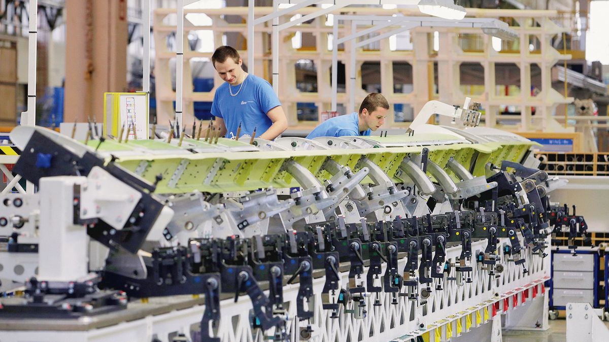 Aero Vodochody posilují zabezpečení v reakci na útok v Pardubicích